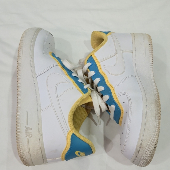 Nike air forces White Teal and yellow  Size 7.5 women’s - Picture 5 of 9